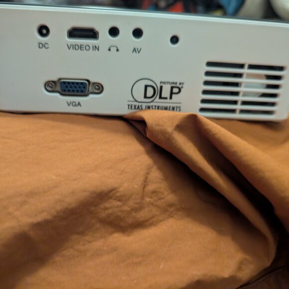 Aaxa M6 HD Projector - Picture 2 of 3